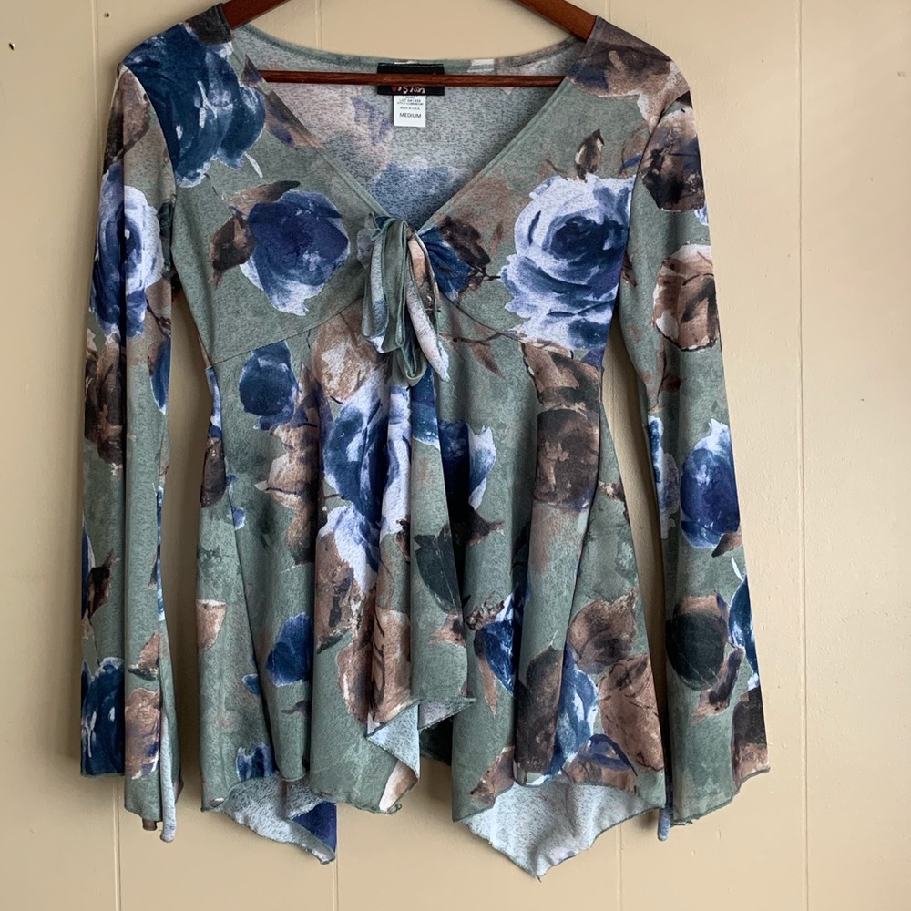 Medium Vision long sleeved floral blouse